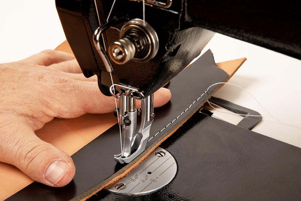sewing a thick leather assembly with the Fabricator